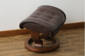 中古　EKORNES(エコーネス)　ロイヤルシリーズ　極上のくつろぎの時間を演出するストレスレスチェア+オットマンのセット(クラシックベース、アームチェア、リクライニングチェア、椅子、イス、1人掛けソファ、1Pソファ、フットスツール、北欧)(R-076877)