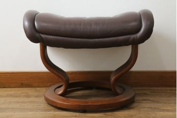 中古　EKORNES(エコーネス)　ロイヤルシリーズ　極上のくつろぎの時間を演出するストレスレスチェア+オットマンのセット(クラシックベース、アームチェア、リクライニングチェア、椅子、イス、1人掛けソファ、1Pソファ、フットスツール、北欧)(R-076877)