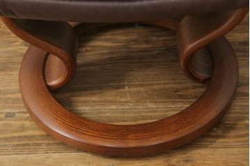 中古　EKORNES(エコーネス)　ロイヤルシリーズ　極上のくつろぎの時間を演出するストレスレスチェア+オットマンのセット(クラシックベース、アームチェア、リクライニングチェア、椅子、イス、1人掛けソファ、1Pソファ、フットスツール、北欧)(R-076877)