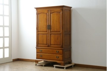 中古　横浜ダニエル(daniel)　アーリーアメリカンシリーズ　気品漂うデザインが魅力のA-102型和タンス　定価約150万円　(R-076878)