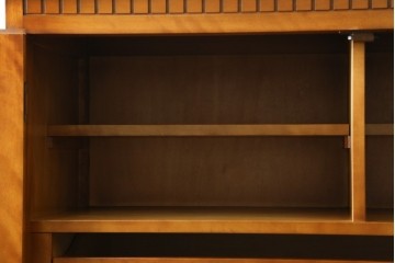 中古　横浜ダニエル(daniel)　アーリーアメリカンシリーズ　気品漂うデザインが魅力のA-102型和タンス　定価約150万円　(R-076878)