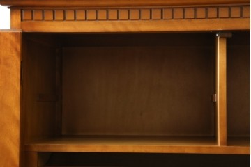 中古　横浜ダニエル(daniel)　アーリーアメリカンシリーズ　気品漂うデザインが魅力のA-102型和タンス　定価約150万円　(R-076878)