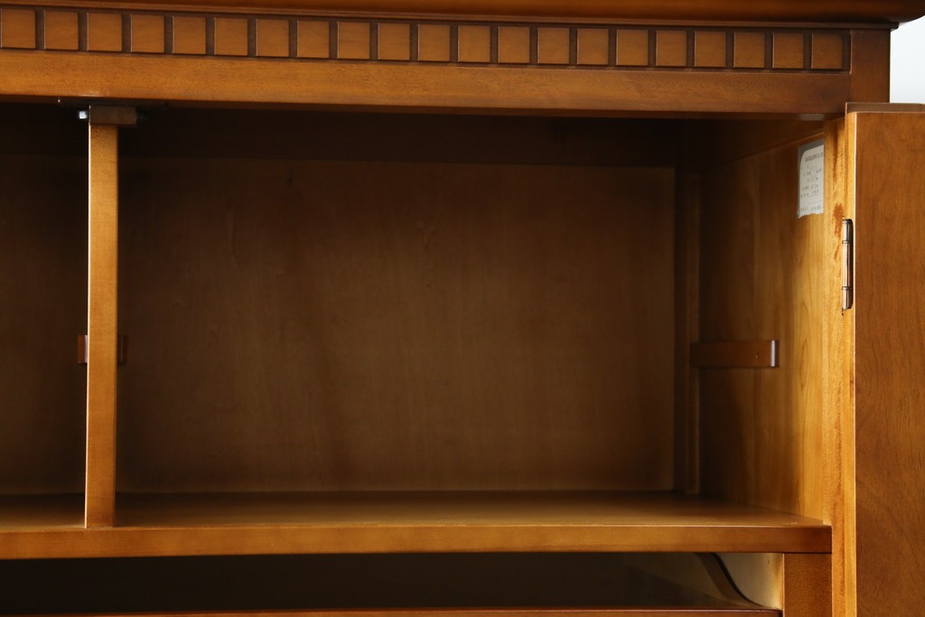 中古　横浜ダニエル(daniel)　アーリーアメリカンシリーズ　気品漂うデザインが魅力のA-102型和タンス　定価約150万円　(R-076878)