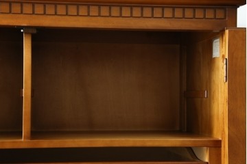 中古　横浜ダニエル(daniel)　アーリーアメリカンシリーズ　気品漂うデザインが魅力のA-102型和タンス　定価約150万円　(R-076878)