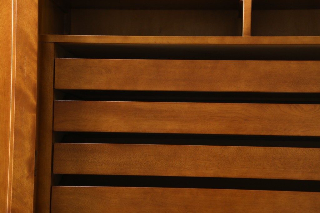 中古　横浜ダニエル(daniel)　アーリーアメリカンシリーズ　気品漂うデザインが魅力のA-102型和タンス　定価約150万円　(R-076878)