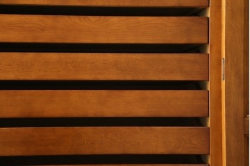 中古　横浜ダニエル(daniel)　アーリーアメリカンシリーズ　気品漂うデザインが魅力のA-102型和タンス　定価約150万円　(R-076878)