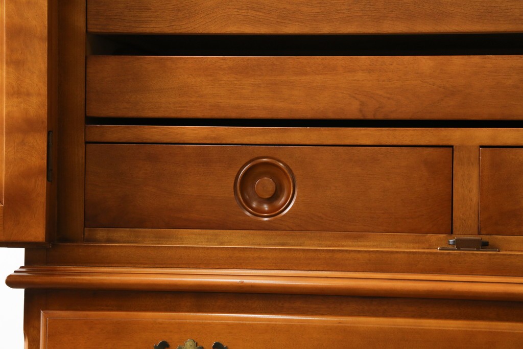 中古　横浜ダニエル(daniel)　アーリーアメリカンシリーズ　気品漂うデザインが魅力のA-102型和タンス　定価約150万円　(R-076878)