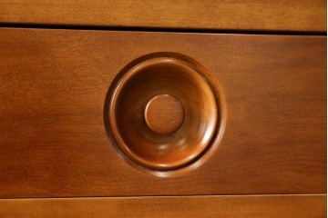 中古　横浜ダニエル(daniel)　アーリーアメリカンシリーズ　気品漂うデザインが魅力のA-102型和タンス　定価約150万円　(R-076878)