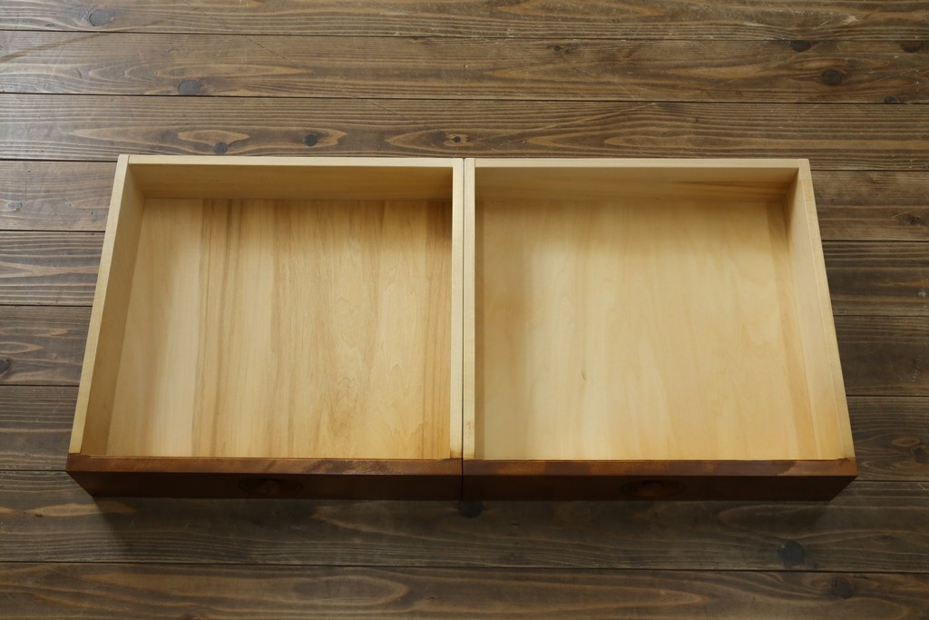 中古　横浜ダニエル(daniel)　アーリーアメリカンシリーズ　気品漂うデザインが魅力のA-102型和タンス　定価約150万円　(R-076878)