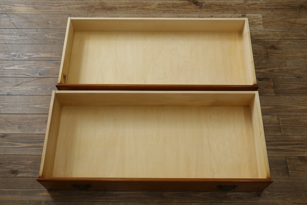 中古　横浜ダニエル(daniel)　アーリーアメリカンシリーズ　気品漂うデザインが魅力のA-102型和タンス　定価約150万円　(R-076878)