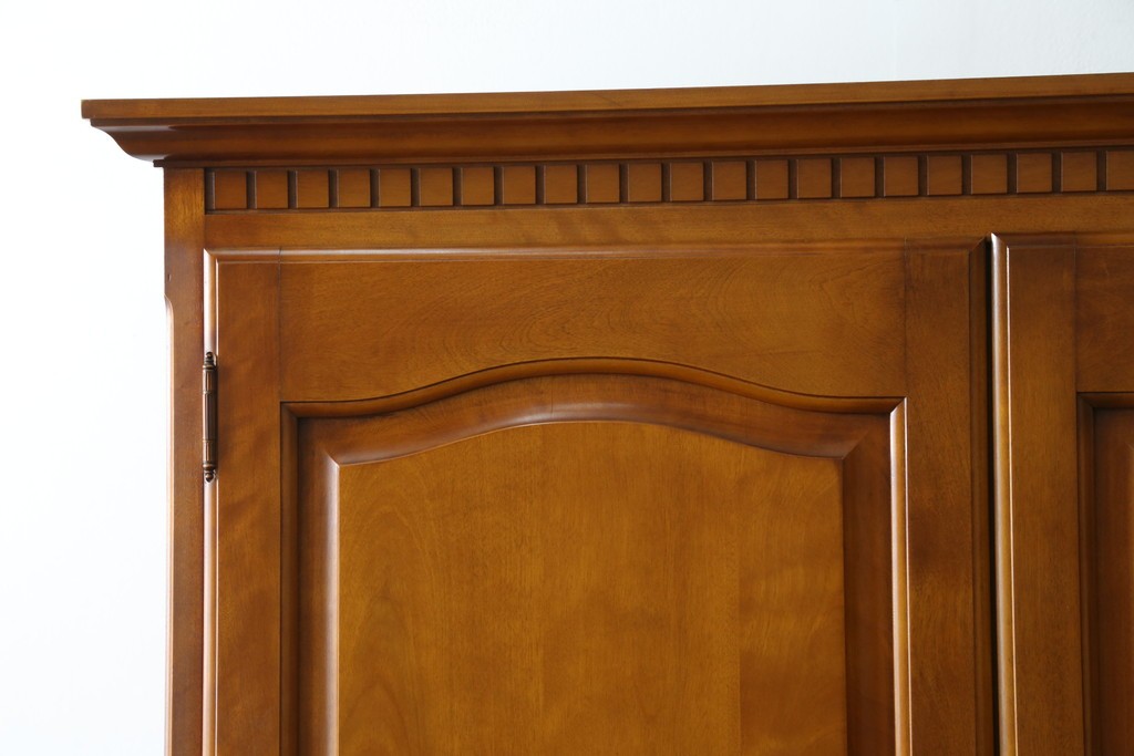 中古　横浜ダニエル(daniel)　アーリーアメリカンシリーズ　気品漂うデザインが魅力のA-102型和タンス　定価約150万円　(R-076878)