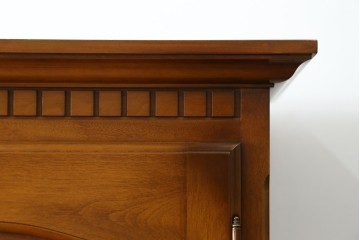 中古　横浜ダニエル(daniel)　アーリーアメリカンシリーズ　気品漂うデザインが魅力のA-102型和タンス　定価約150万円　(R-076878)