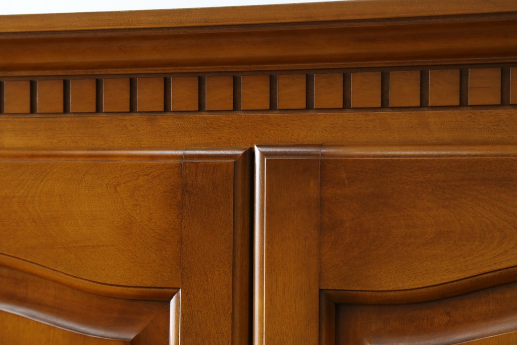 中古　横浜ダニエル(daniel)　アーリーアメリカンシリーズ　気品漂うデザインが魅力のA-102型和タンス　定価約150万円　(R-076878)