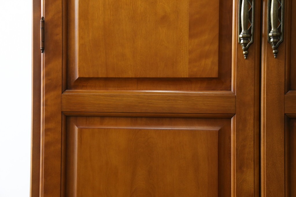 中古　横浜ダニエル(daniel)　アーリーアメリカンシリーズ　気品漂うデザインが魅力のA-102型和タンス　定価約150万円　(R-076878)