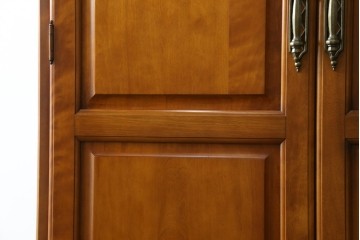 中古　横浜ダニエル(daniel)　アーリーアメリカンシリーズ　気品漂うデザインが魅力のA-102型和タンス　定価約150万円　(R-076878)