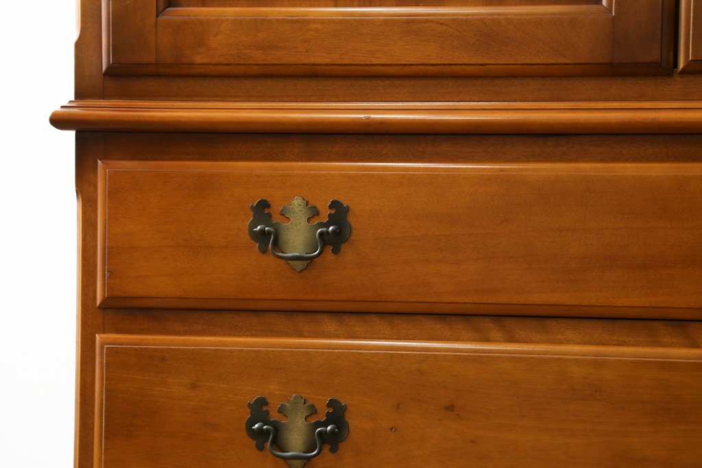 中古　横浜ダニエル(daniel)　アーリーアメリカンシリーズ　気品漂うデザインが魅力のA-102型和タンス　定価約150万円　(R-076878)