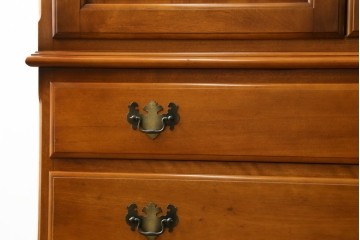 中古　横浜ダニエル(daniel)　アーリーアメリカンシリーズ　気品漂うデザインが魅力のA-102型和タンス　定価約150万円　(R-076878)