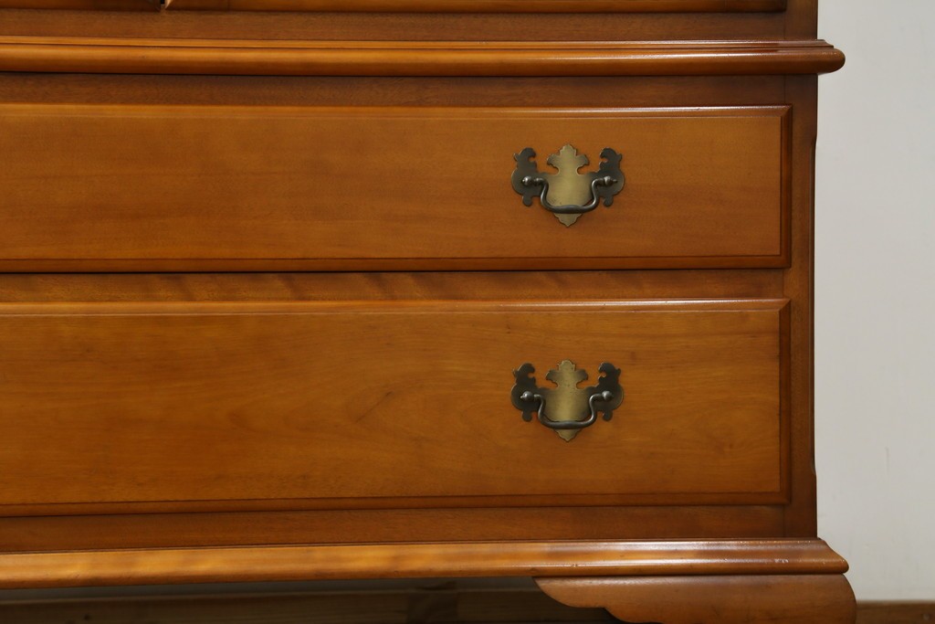 中古　横浜ダニエル(daniel)　アーリーアメリカンシリーズ　気品漂うデザインが魅力のA-102型和タンス　定価約150万円　(R-076878)