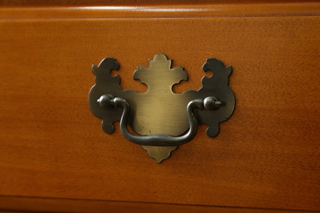 中古　横浜ダニエル(daniel)　アーリーアメリカンシリーズ　気品漂うデザインが魅力のA-102型和タンス　定価約150万円　(R-076878)