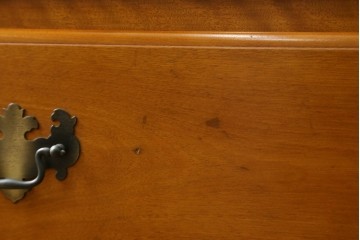 中古　横浜ダニエル(daniel)　アーリーアメリカンシリーズ　気品漂うデザインが魅力のA-102型和タンス　定価約150万円　(R-076878)