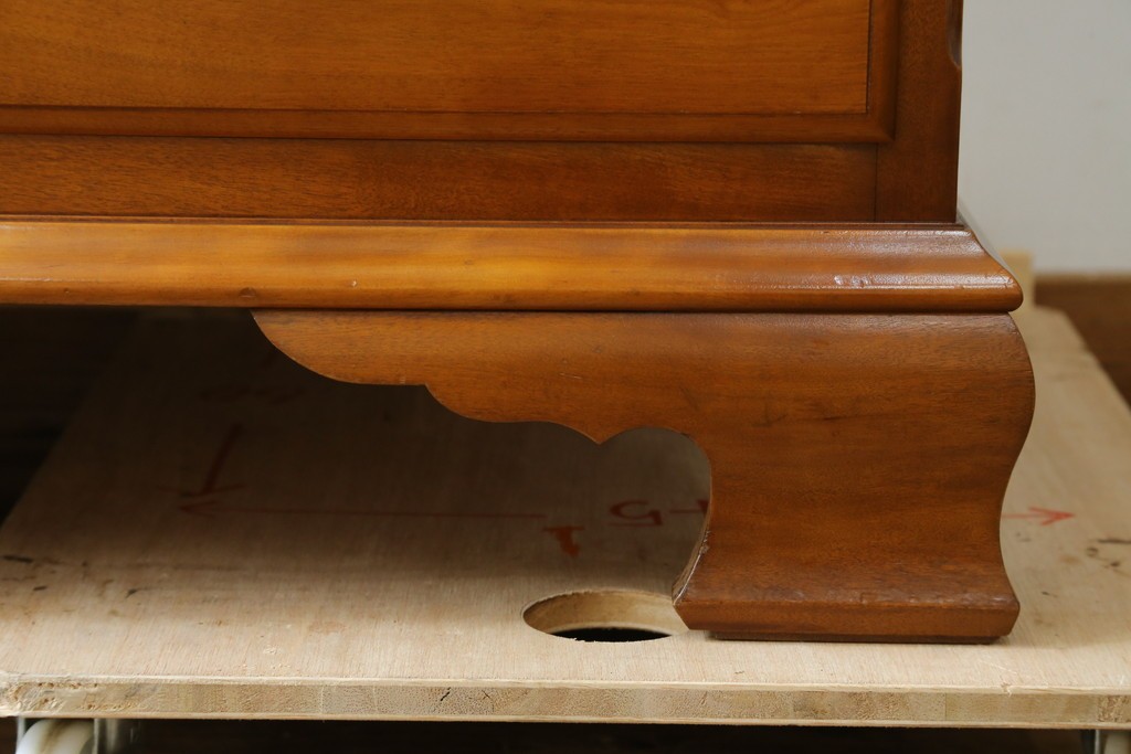 中古　横浜ダニエル(daniel)　アーリーアメリカンシリーズ　気品漂うデザインが魅力のA-102型和タンス　定価約150万円　(R-076878)