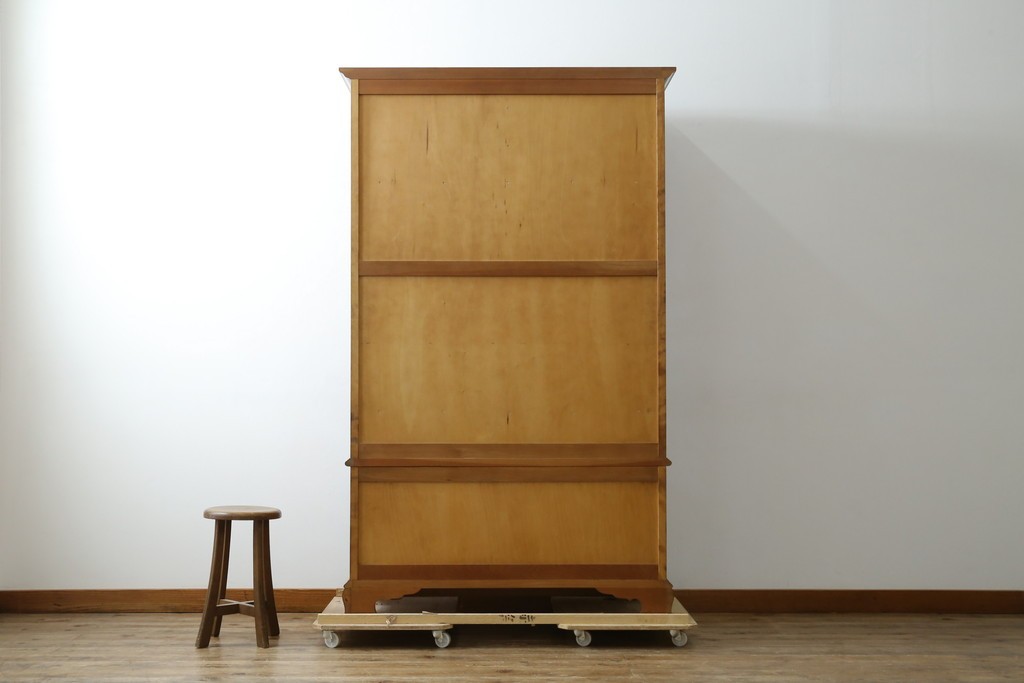 中古　横浜ダニエル(daniel)　アーリーアメリカンシリーズ　気品漂うデザインが魅力のA-102型和タンス　定価約150万円　(R-076878)