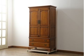 中古　横浜ダニエル(daniel)　アーリーアメリカンシリーズ　気品漂うデザインが魅力のA-102型和タンス(引き出し、衣装盆、和箪笥、衣装箪笥、着物箪笥)(定価約150万円)(R-076878)