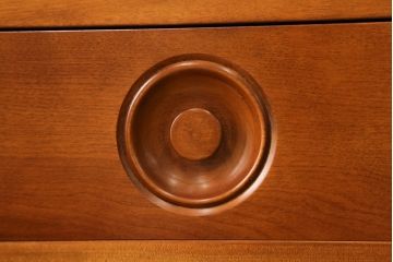 中古　横浜ダニエル(daniel)　アーリーアメリカンシリーズ　気品漂うデザインが魅力のA-102型和タンス(引き出し、衣装盆、和箪笥、衣装箪笥、着物箪笥)(定価約150万円)(R-076878)