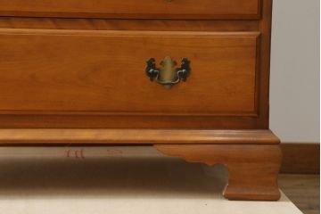 中古　横浜ダニエル(daniel)　アーリーアメリカンシリーズ　気品漂うデザインが魅力のA-102型和タンス(引き出し、衣装盆、和箪笥、衣装箪笥、着物箪笥)(定価約150万円)(R-076878)
