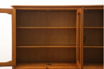 中古　美品　横浜クラシック家具　ダニエル(Daniel)　Etranger(エトランジェ)　E-208　品のある佇まいが魅力的なサイドボード(リビングボード、収納棚、戸棚、飾り棚)(R-076879)