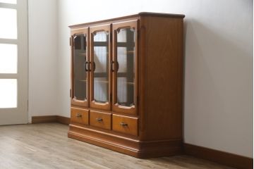 中古　美品　横浜クラシック家具　ダニエル(Daniel)　Etranger(エトランジェ)　E-208　品のある佇まいが魅力的なサイドボード(リビングボード、収納棚、戸棚、飾り棚)(R-076879)