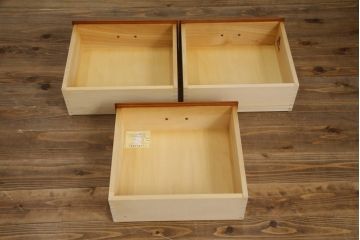 中古　美品　横浜クラシック家具　ダニエル(Daniel)　Etranger(エトランジェ)　E-208　品のある佇まいが魅力的なサイドボード(リビングボード、収納棚、戸棚、飾り棚)(R-076879)