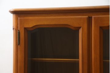中古　美品　横浜クラシック家具　ダニエル(Daniel)　Etranger(エトランジェ)　E-208　品のある佇まいが魅力的なサイドボード(リビングボード、収納棚、戸棚、飾り棚)(R-076879)