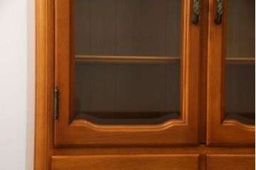 中古　美品　横浜クラシック家具　ダニエル(Daniel)　Etranger(エトランジェ)　E-208　品のある佇まいが魅力的なサイドボード(リビングボード、収納棚、戸棚、飾り棚)(R-076879)