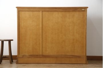 中古　美品　横浜クラシック家具　ダニエル(Daniel)　Etranger(エトランジェ)　E-208　品のある佇まいが魅力的なサイドボード(リビングボード、収納棚、戸棚、飾り棚)(R-076879)