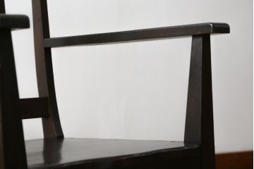 和製ビンテージ　軽井沢彫り　和モダンな佇まいが魅力的な低座アームチェア2脚セット(板座チェア、ダイニングチェア、低座椅子、低座イス、ヴィンテージ)(R-076881)