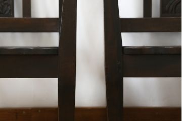 和製ビンテージ　軽井沢彫り　和モダンな佇まいが魅力的な低座アームチェア2脚セット(板座チェア、ダイニングチェア、低座椅子、低座イス、ヴィンテージ)(R-076881)