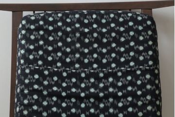 和製ヴィンテージ　小田急ハルク購入　ジョージナカシマ　CN109　CONOID CUSHION　レトロな柄のファブリックが和の雰囲気を高めるコノイドクッションチェア(ジョージ・ナカシマ、リラックスチェア、一人掛けソファ、1Pソファ、椅子、イス、ビンテージ)(R-076883)
