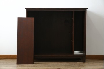 中古　九州民芸家具　和モダンな空間づくりにおすすめ! 舞良戸付きの大振りな下駄箱　(R-076886)