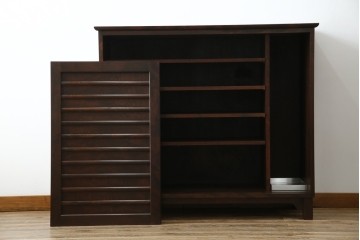 中古　九州民芸家具　和モダンな空間づくりにおすすめ! 舞良戸付きの大振りな下駄箱　(R-076886)