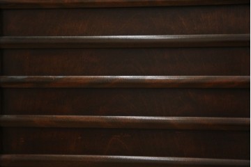 中古　九州民芸家具　和モダンな空間づくりにおすすめ! 舞良戸付きの大振りな下駄箱　(R-076886)