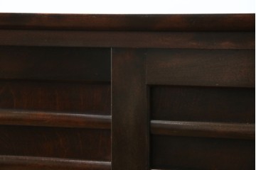 中古　九州民芸家具　和モダンな空間づくりにおすすめ! 舞良戸付きの大振りな下駄箱　(R-076886)