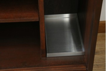 中古　九州民芸家具　和モダンな空間づくりにおすすめ! 舞良戸付きの大振りな下駄箱　(R-076886)