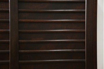 中古　九州民芸家具　和モダンな空間づくりにおすすめ! 舞良戸付きの大振りな下駄箱　(R-076886)