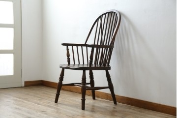 イギリスアンティーク　エルム材　美しい木目が魅力的なダブルボウバックウインザーアームチェア　(R-076887)