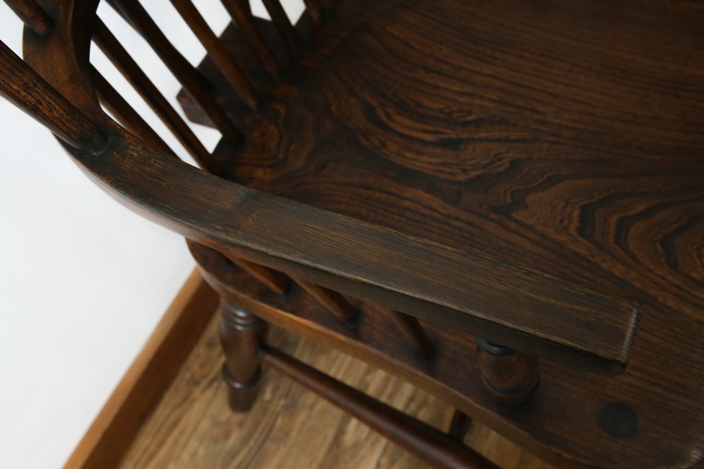 イギリスアンティーク　エルム材　美しい木目が魅力的なダブルボウバックウインザーアームチェア　(R-076887)