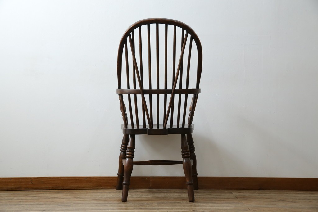 イギリスアンティーク　エルム材　美しい木目が魅力的なダブルボウバックウインザーアームチェア　(R-076887)