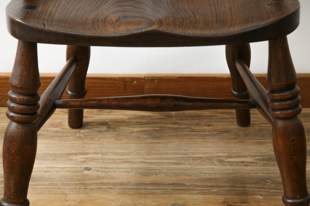 イギリスアンティーク　エルム材　美しい木目が魅力的なダブルボウバックウインザーアームチェア　(R-076887)