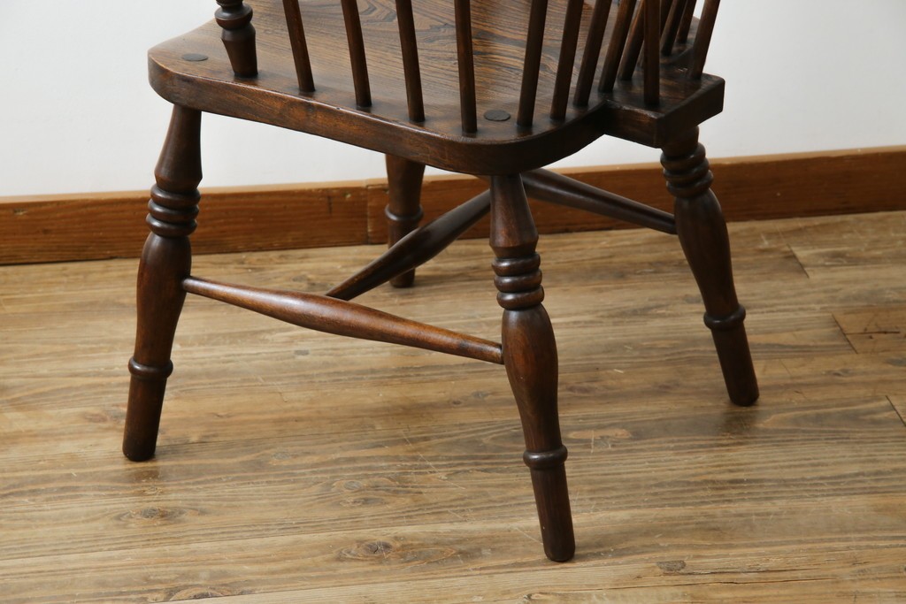 イギリスアンティーク　エルム材　美しい木目が魅力的なダブルボウバックウインザーアームチェア　(R-076887)