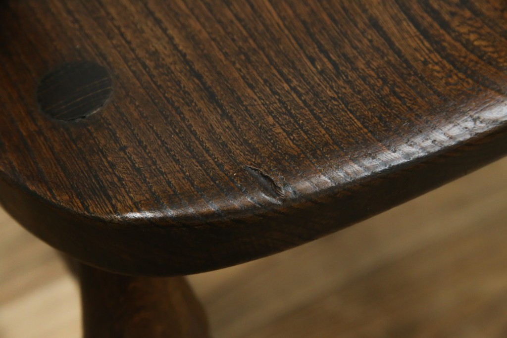 イギリスアンティーク　エルム材　美しい木目が魅力的なダブルボウバックウインザーアームチェア　(R-076887)